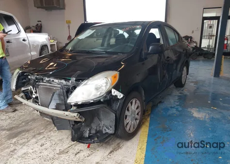 2014 Nissan Versa 1.6 S+ z USA, uszkodzony, nr VIN 3N1CN7AP1EL853393